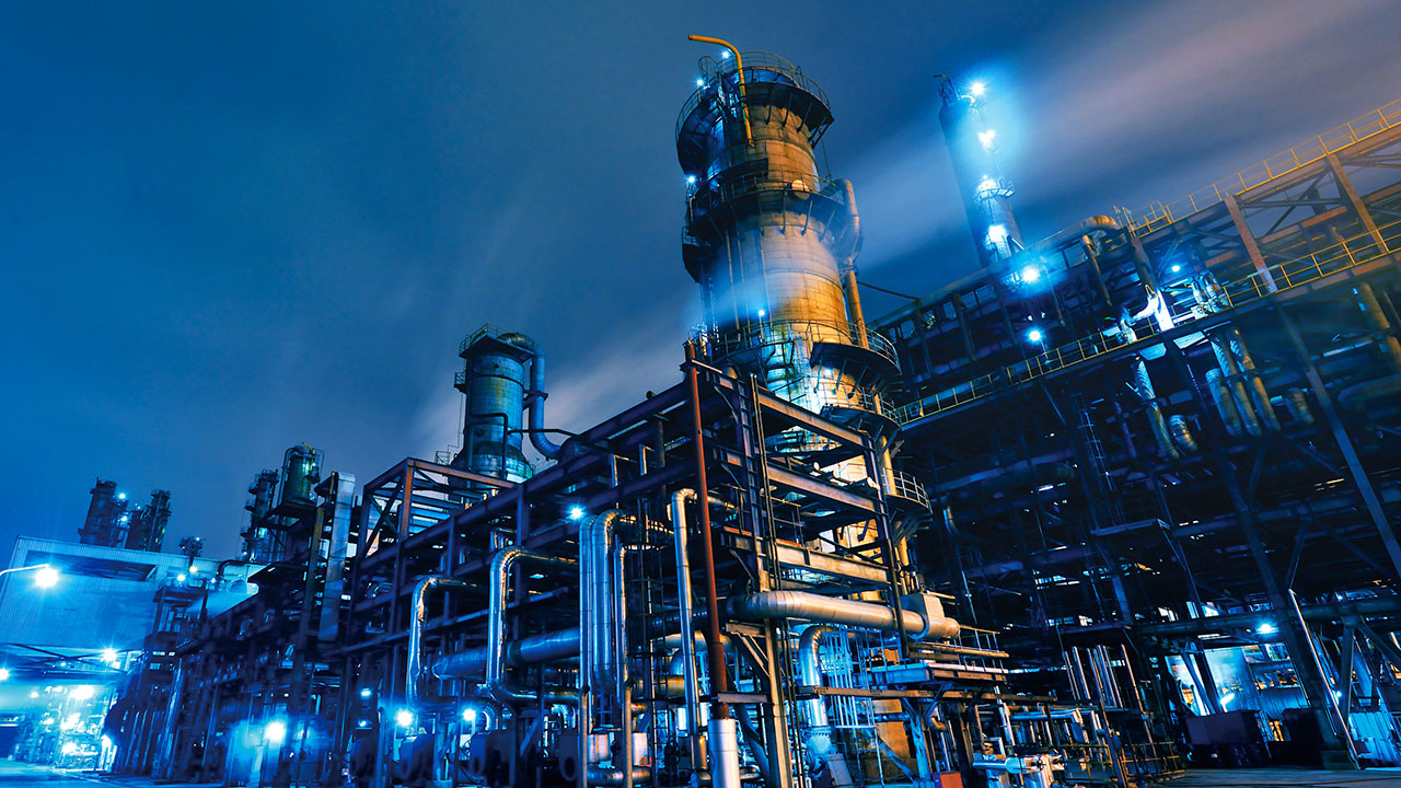 Oil refinery with many processes